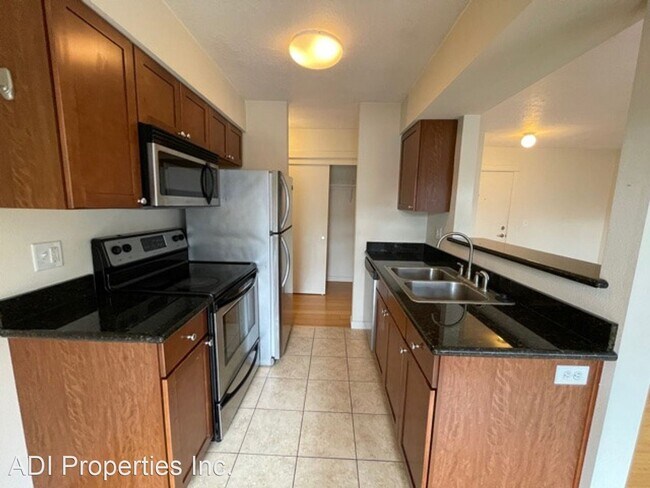 Building Photo - 1 br, 1 bath House - 3866 SE Taylor St #204