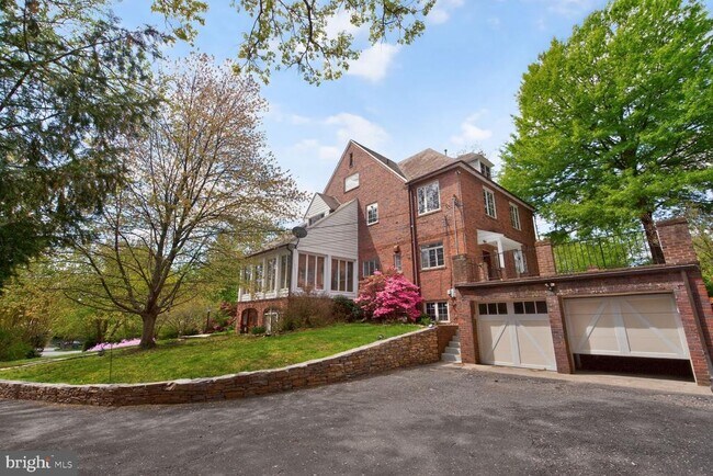 Foto del edificio - 5553 Little Falls Rd