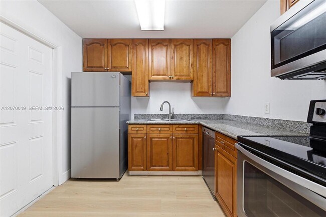 Foto del edificio - 15205 NE 6th Ave
