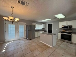 Building Photo - 2407 Glen Field Dr