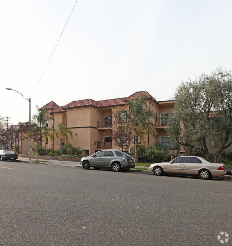 Building Photo - 301-303 W Verdugo Ave
