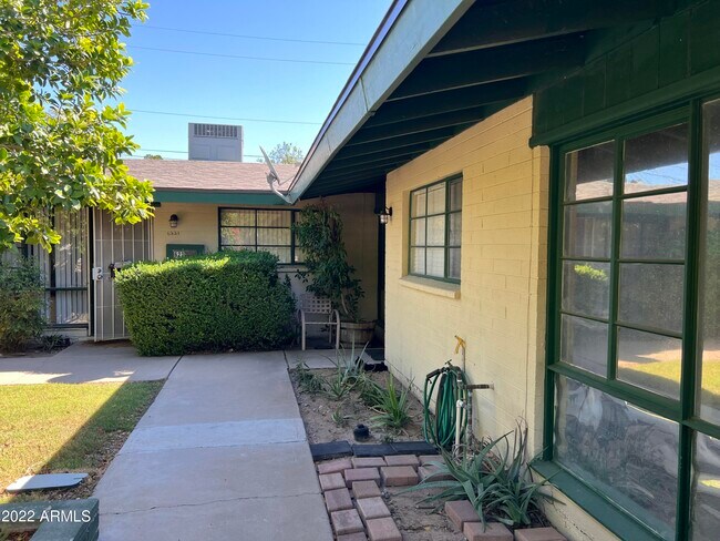 Building Photo - 6221 N 10th Pl