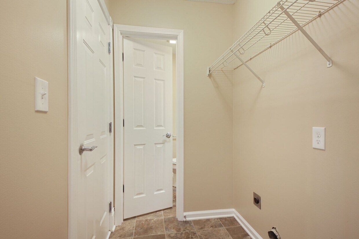 Foto principal - All one level, all electric Duplex in Oak ...