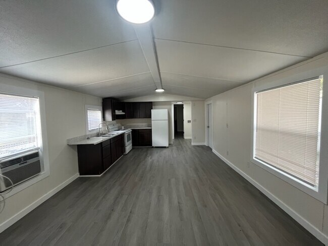 Foto del edificio - 678 Denton Blvd NW