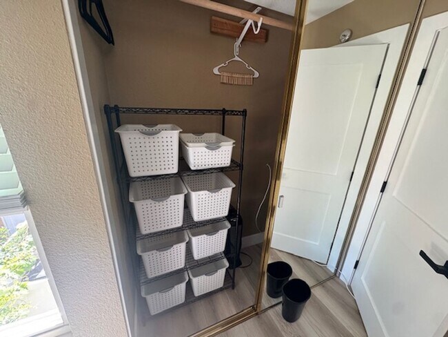 Building Photo - Furnished Bedroom rental with Bonus Kitchenette and office room