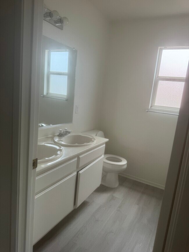 Building Photo - 37916 San Carlos Way