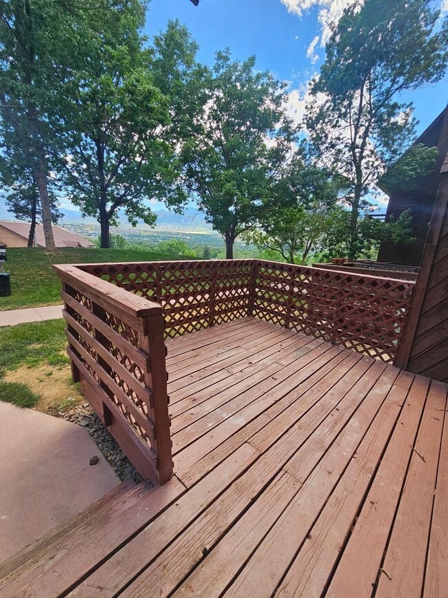 Building Photo - Beautiful West Side Condo