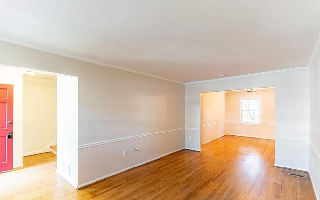 Building Photo - Charming Townhouse in Diamond Farms Commun...