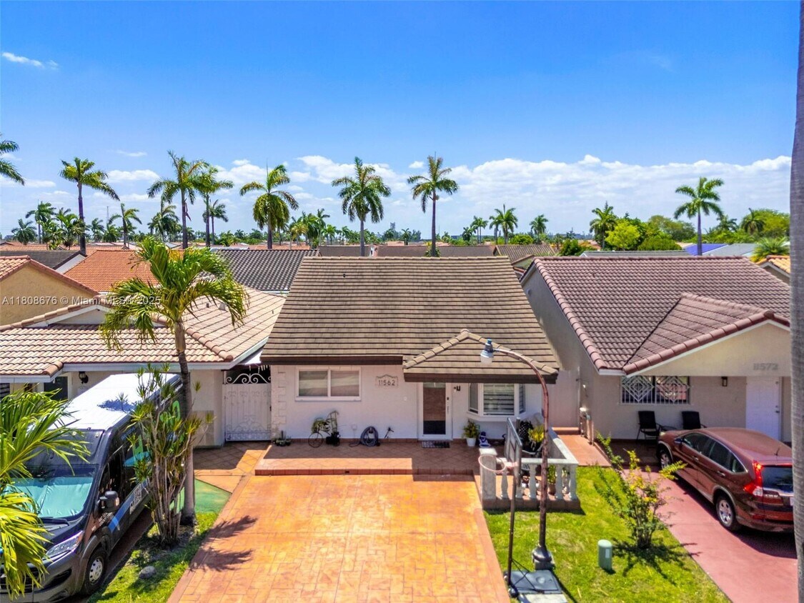 Foto principal - 11562 NW 87th Pl