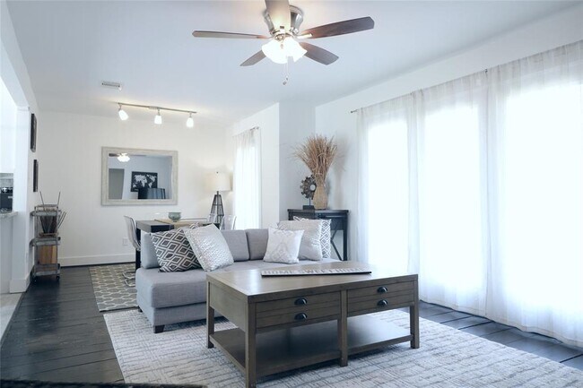 Foto del edificio - 6127 Darnell St