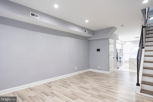 Foto del edificio - 10 N Ellwood Ave