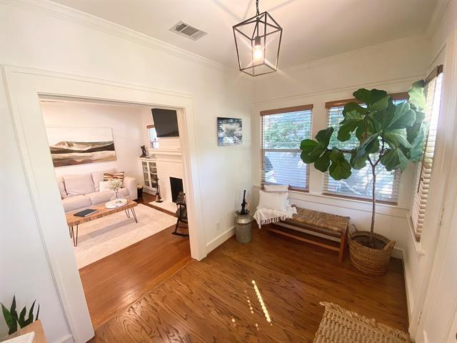 Foto del edificio - 4620 Birchman Ave
