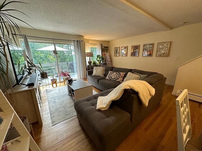 Foto del edificio - 675 Townsend Ave