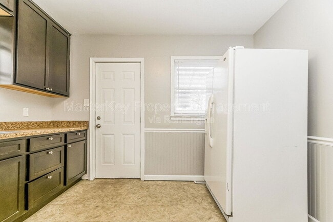 Building Photo - 208 E Geer St