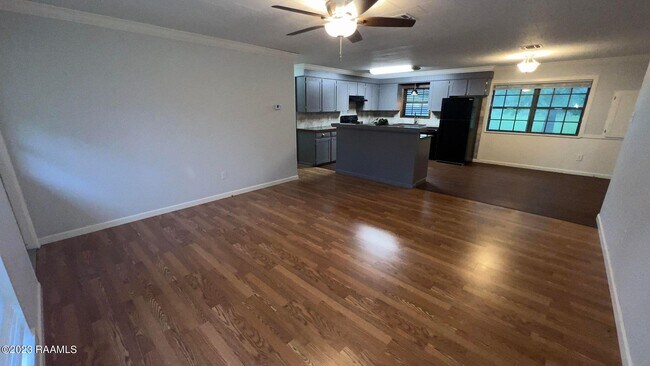 Foto del edificio - 2319 E Milton Ave