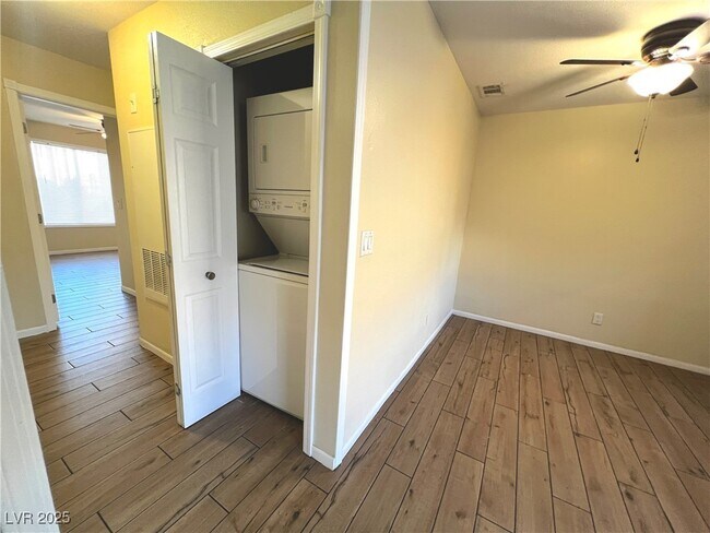 Foto del edificio - 7300 W Pirates Cove Rd