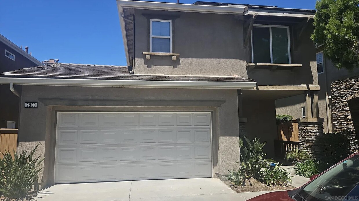 Primary Photo - 9903 Fieldthorn St