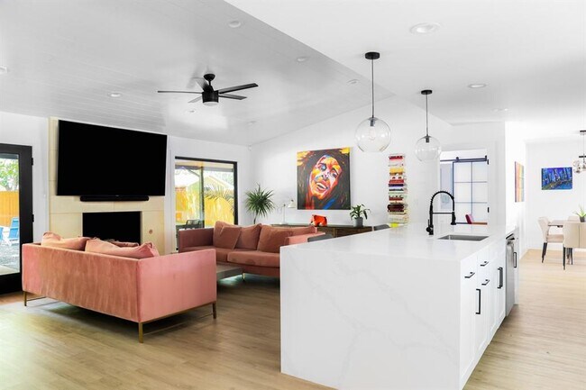 Foto del edificio - 5404 Emerald Forest Dr