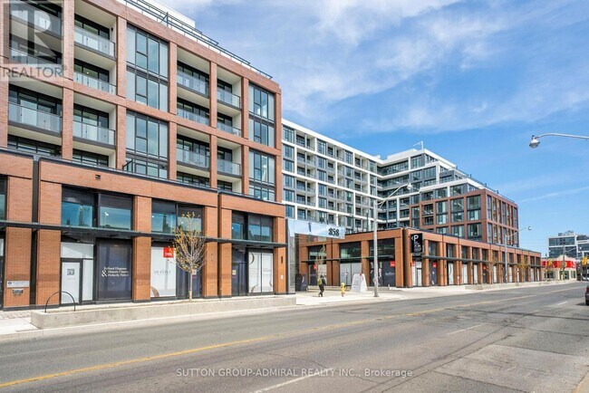 Building Photo - 858 Dupont St