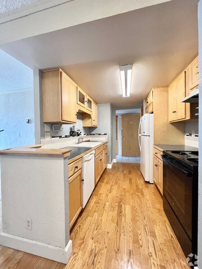 Building Photo - 421 S Howes St
