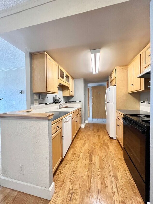 Foto principal - Downtown Fort Collins 2bd/1.5ba Condo with...