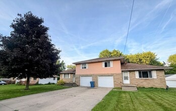 Building Photo - 4545-4549 Cynthia Dr