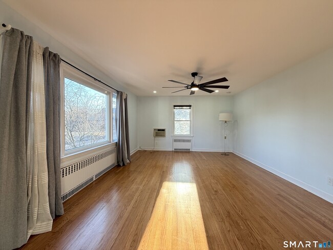 Foto del edificio - 228 Jennings Rd