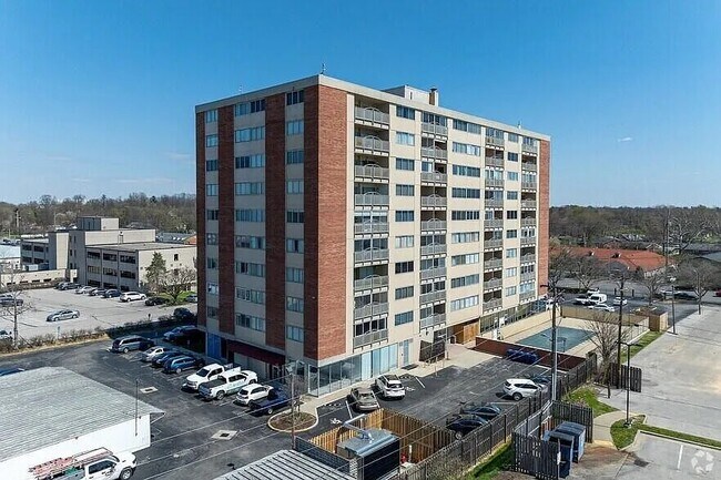 Foto del edificio - 2121 Nicholasville Rd