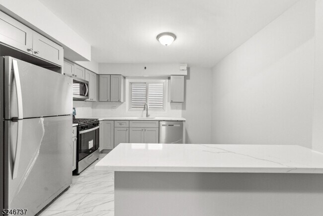Building Photo - 135 Myrtle Ave
