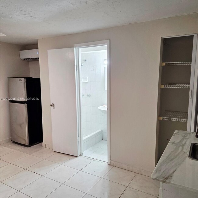Foto del edificio - 5871 NW 199th St