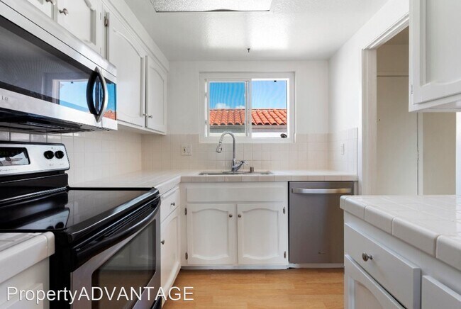 Building Photo - 2 br, 1 bath House - 902 Caminito Madrigal...