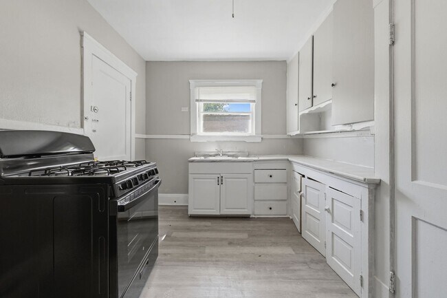 Foto del edificio - 11611 Fairport Ave