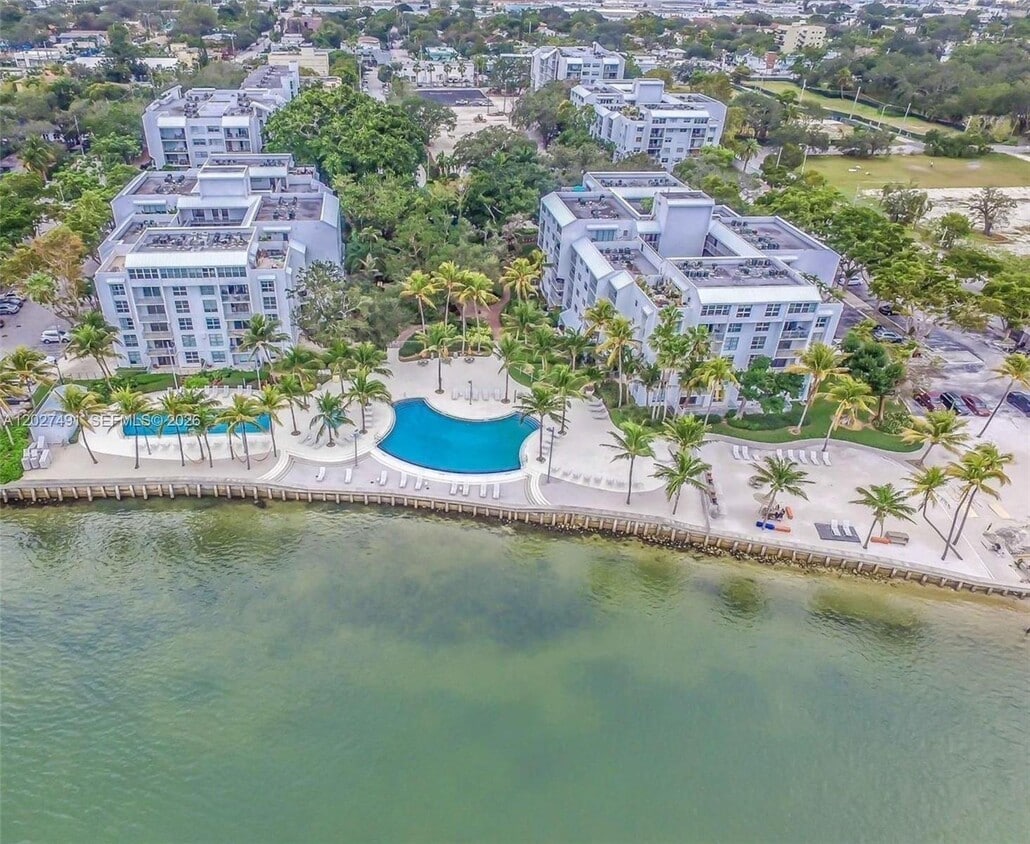 Photo - 650 NE 64th St (Miami, FL)
