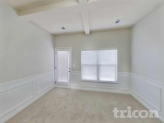 Foto del edificio - 744 Effendi Pl