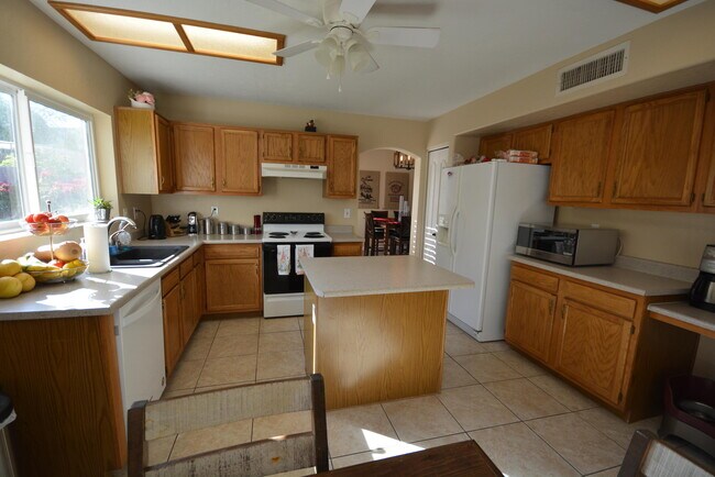Building Photo - 2205 E Granite View Dr