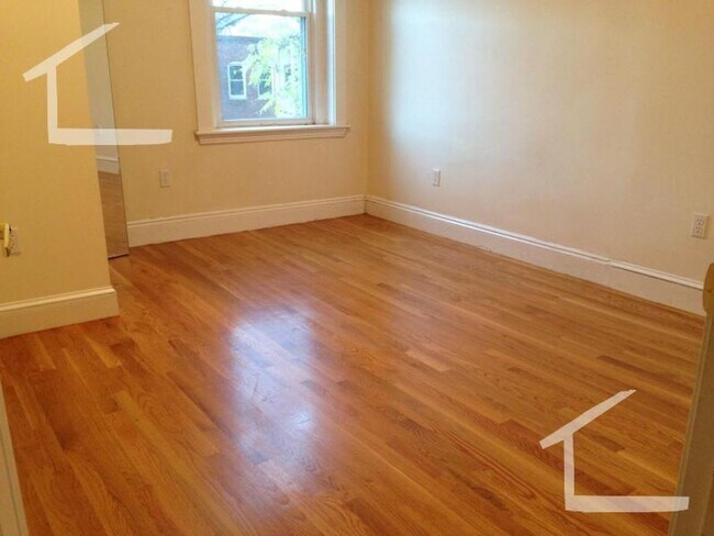 Foto del edificio - Nice 3 bed in Brookline