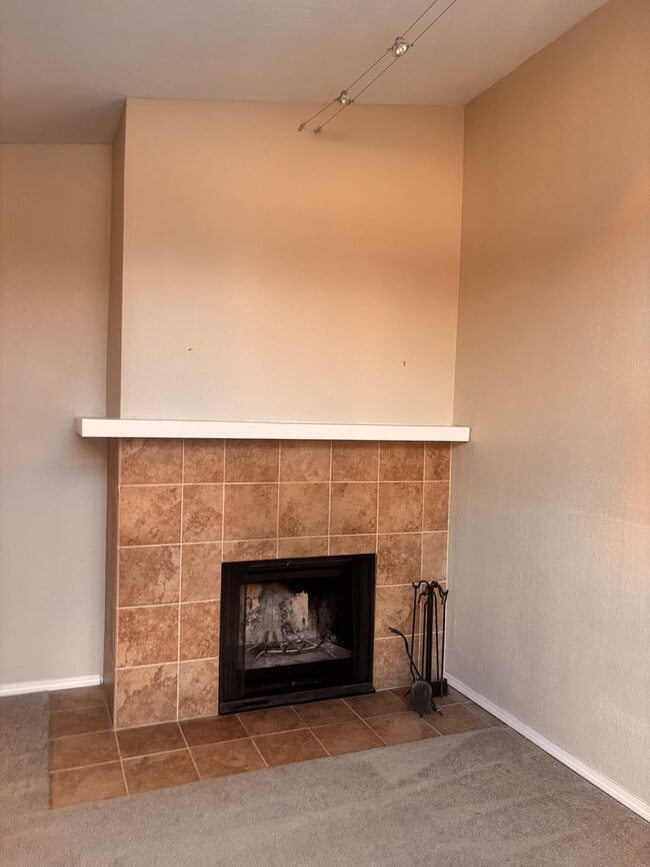 Building Photo - Two Bedroom East Anchorage Condo with Washer/Dryer Unit!