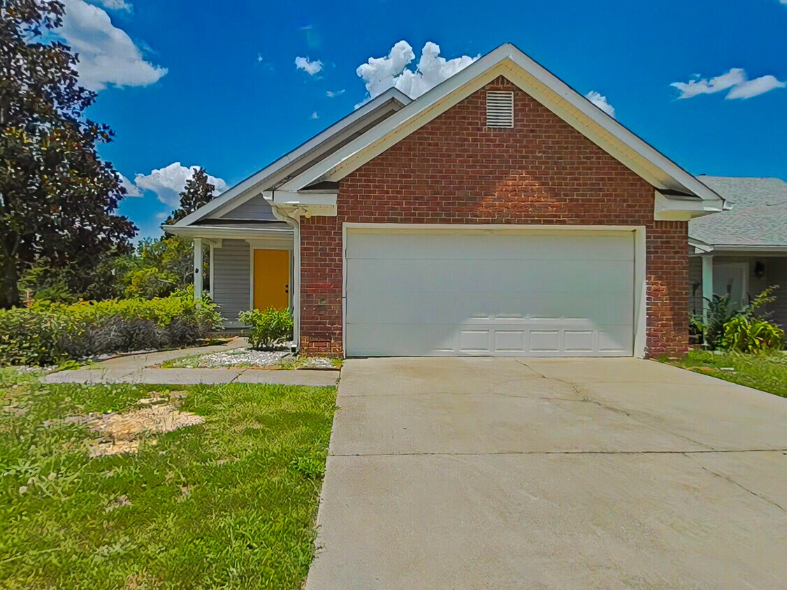 Foto principal - 200 Sarah Creek Ct