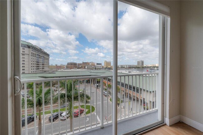 Foto del edificio - 700 S Harbour Island Blvd