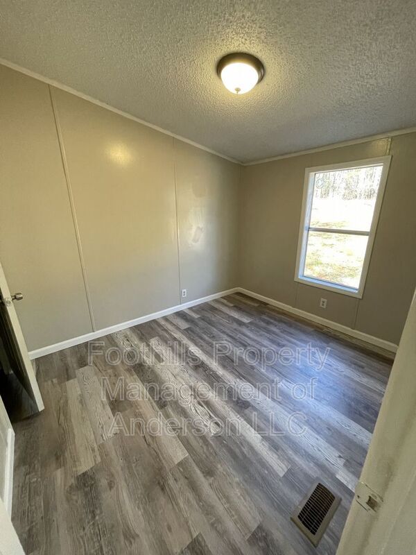 Building Photo - 2206 Owens Rd