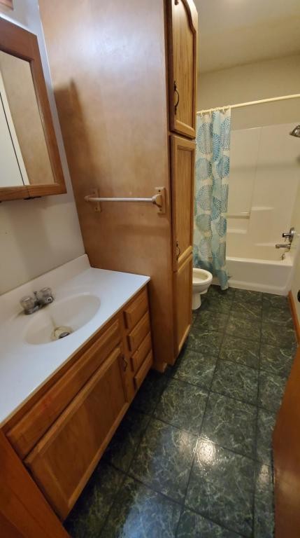 Building Photo - 16 E Main St  Casey IL Apt 1