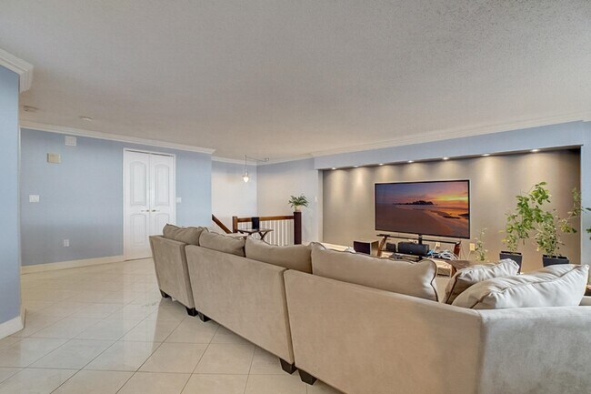 Foto del edificio - 829 Harmon Cove Tower