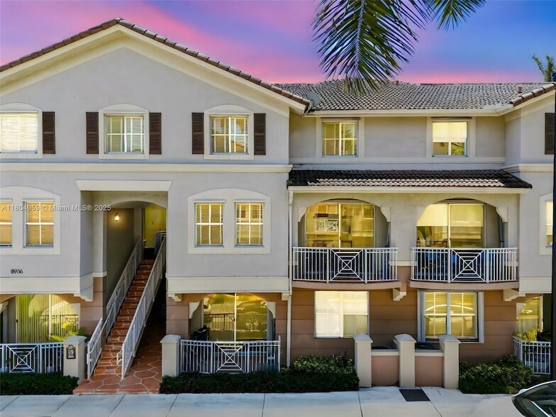 Foto principal - 8936 W Flagler St