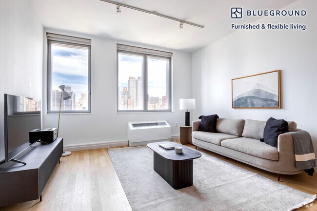 Building Photo - 550 W 54th St