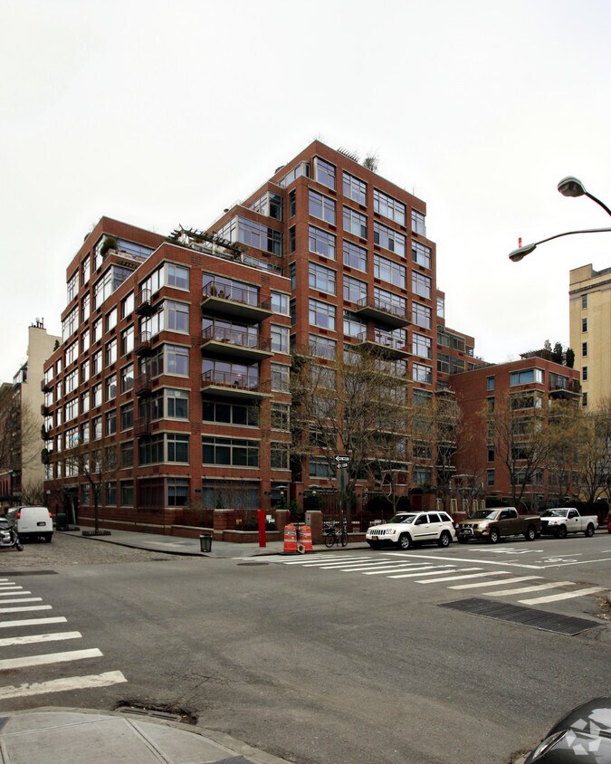 Primary Photo - 99 Jane St