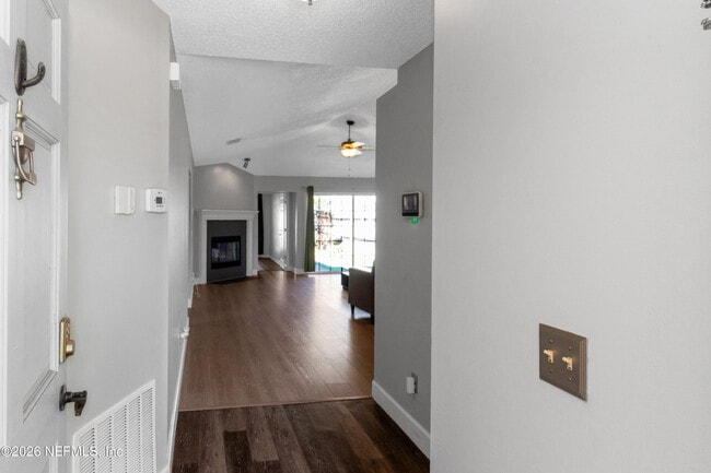 Building Photo - 1720 Wildwood Creek Ln