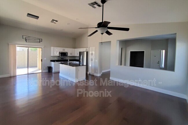 Foto del edificio - 40743 W Boone Ln