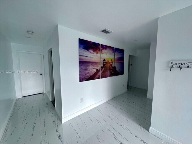 Foto del edificio - 15720 NW 44th Ct