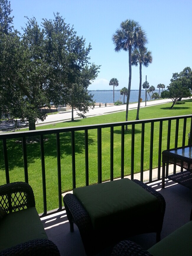 Foto del edificio - 1025 Rockledge Dr