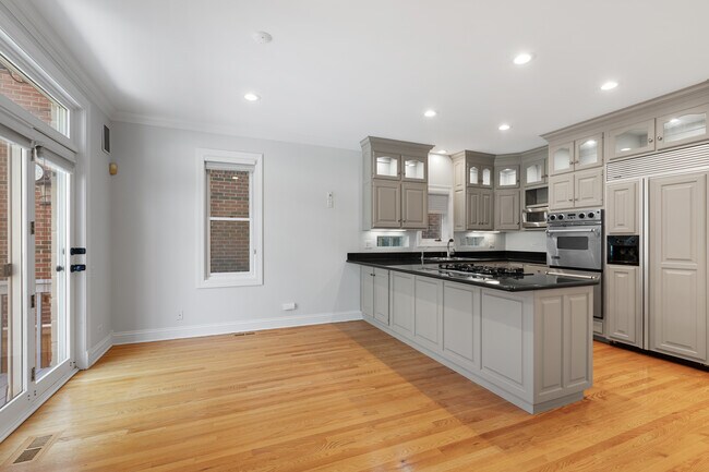 Foto del edificio - 2725 N Magnolia Ave